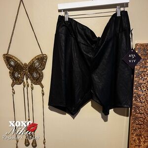 Ava & Viv Bike Shorts - Size 2X